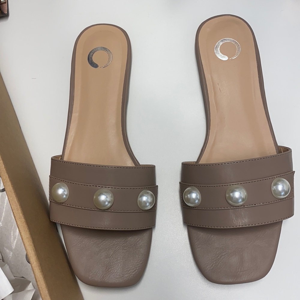 NWT IN BOX NUDE PEARL SLIDE SANDAL